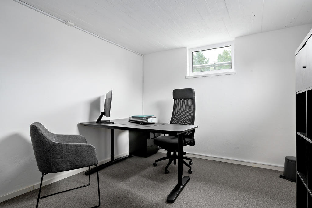 Sovrum 3 / Kontor i källare.