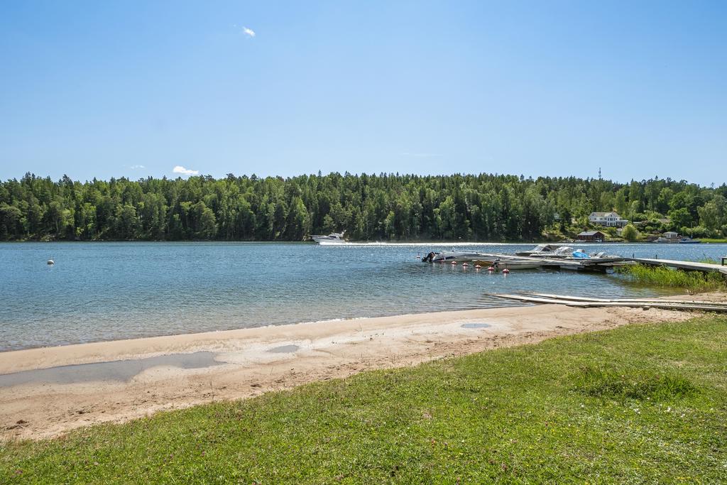 Samfällighetens badplats och bryggor