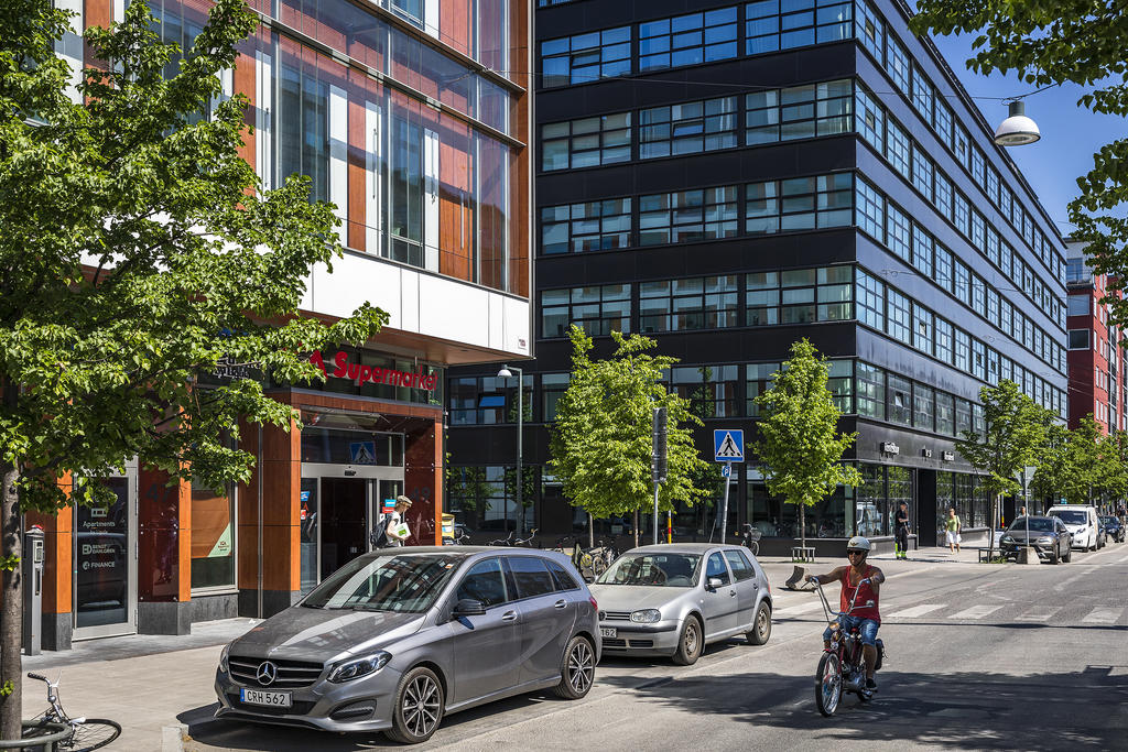 Välsorterad ICA-butik vid Mårtensdal