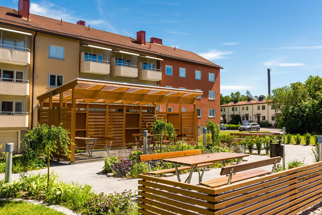 Fin gemensam uteplats på en närliggande gård