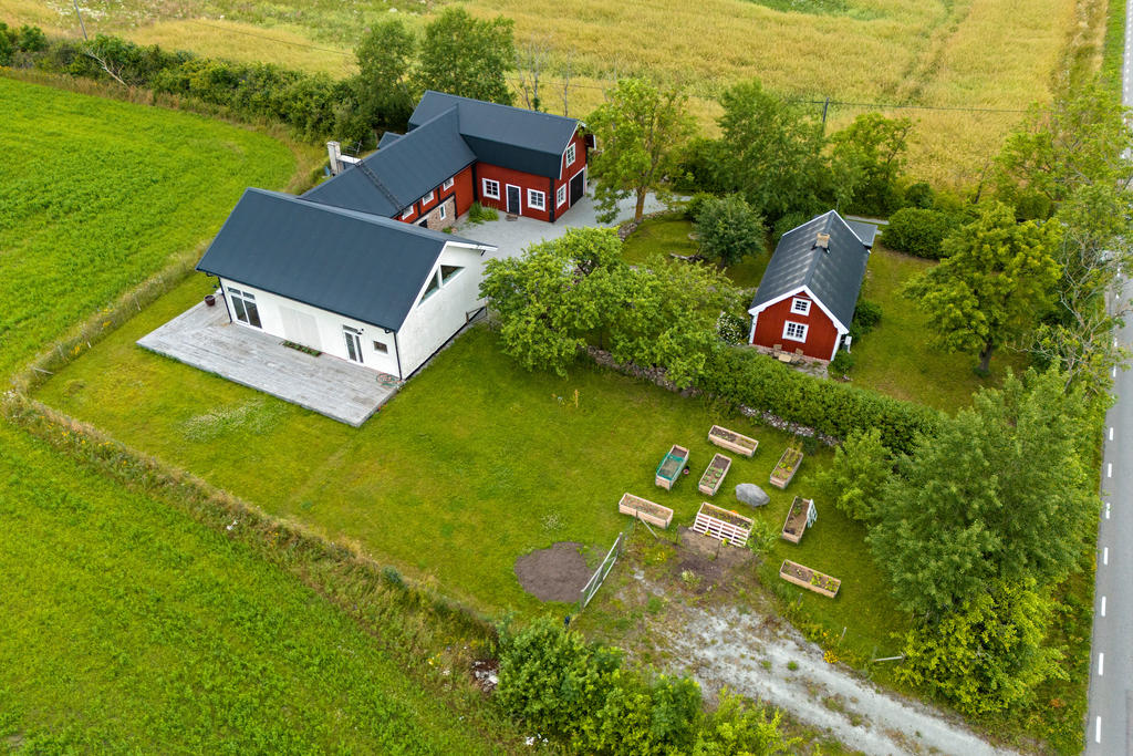 Bostad och gäststuga