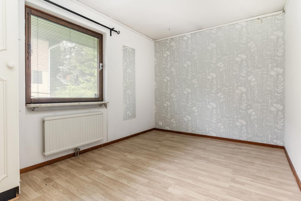 Sovrum 4 med garderober.