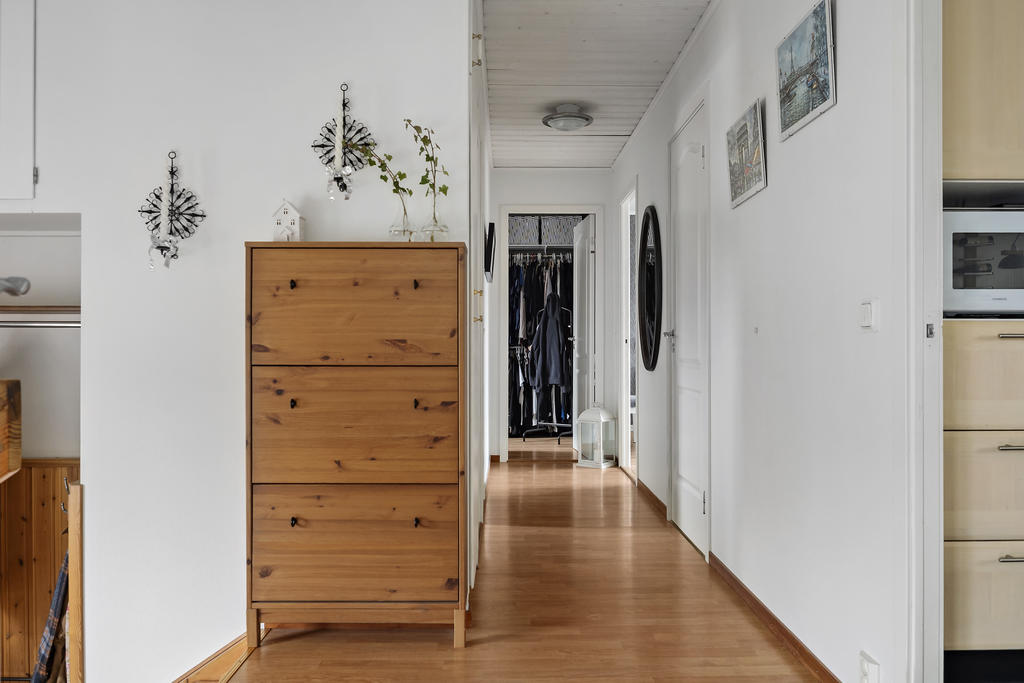 Hall mot sovrum 2/dressing-room