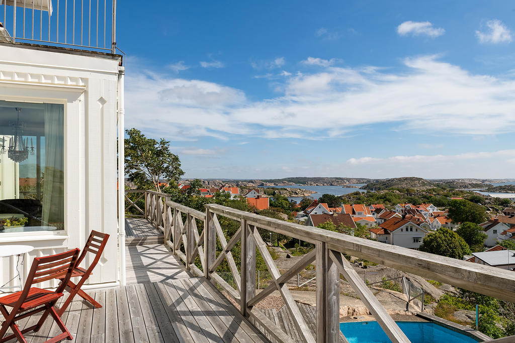 Balkong med plats för att njuta av middagar, helt ostört med en fantastisk vy