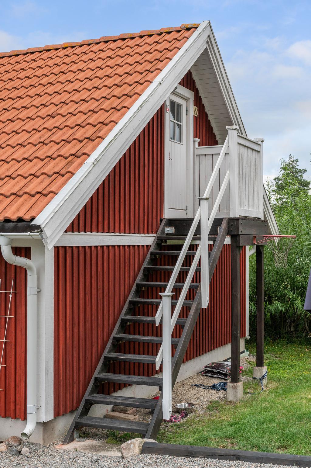 Trappa till loft ovanför garage.