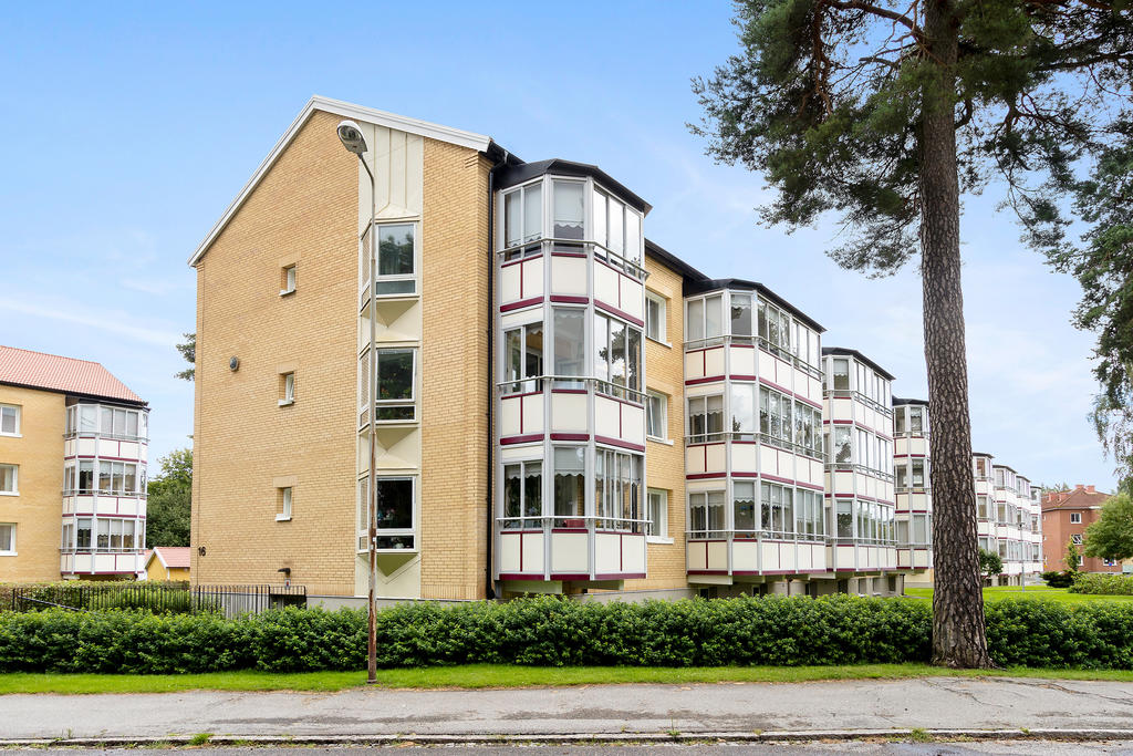 Rymlig inglasad balkong