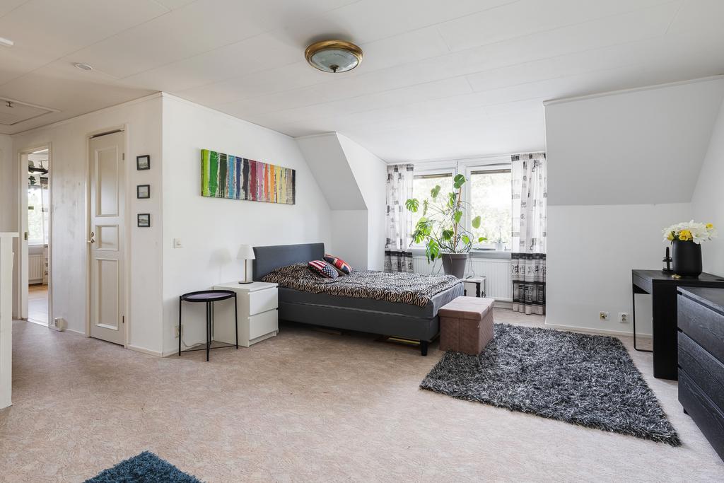 Allrum/sovrum övre plan