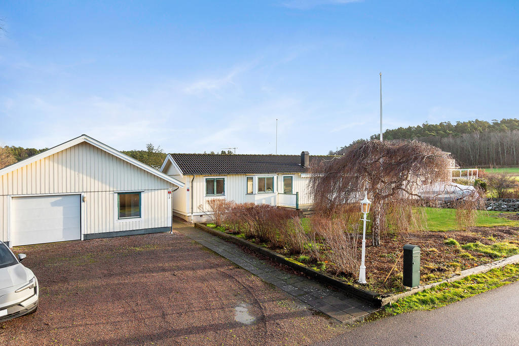 Entré med garage och möjlig gästlägenhet