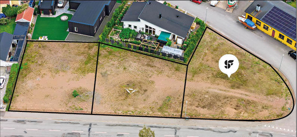 Översiktsbild, tomterna är grovplanerade och rensade från sly