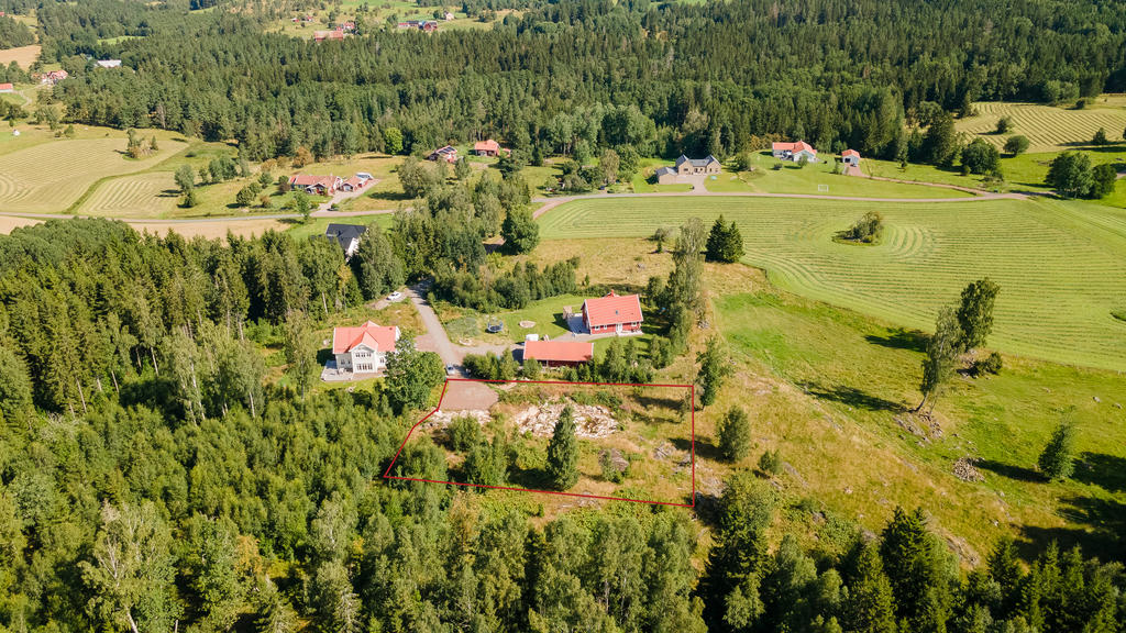 Observera att linjen för tomtgränsen i detta foto inte är exakt