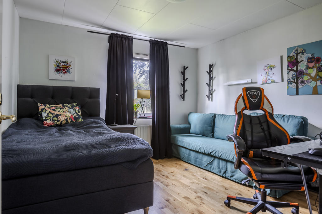 Sovrum nedervåning (2)