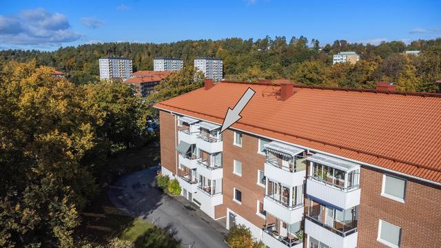 Lägenheten är fint beläget i området