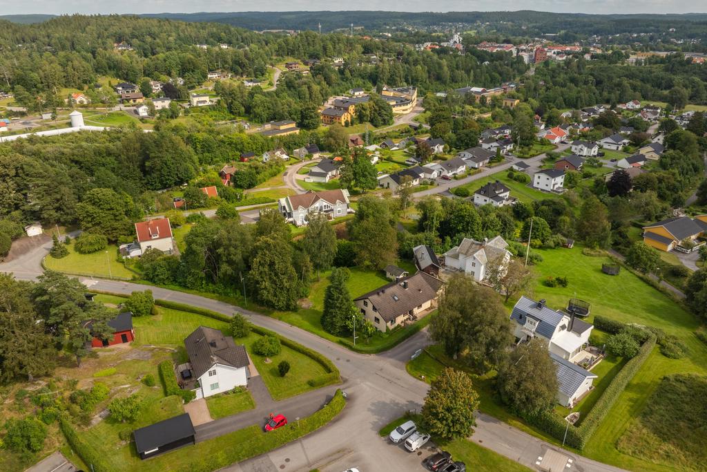 Gångavstånd till Kinna centrum.