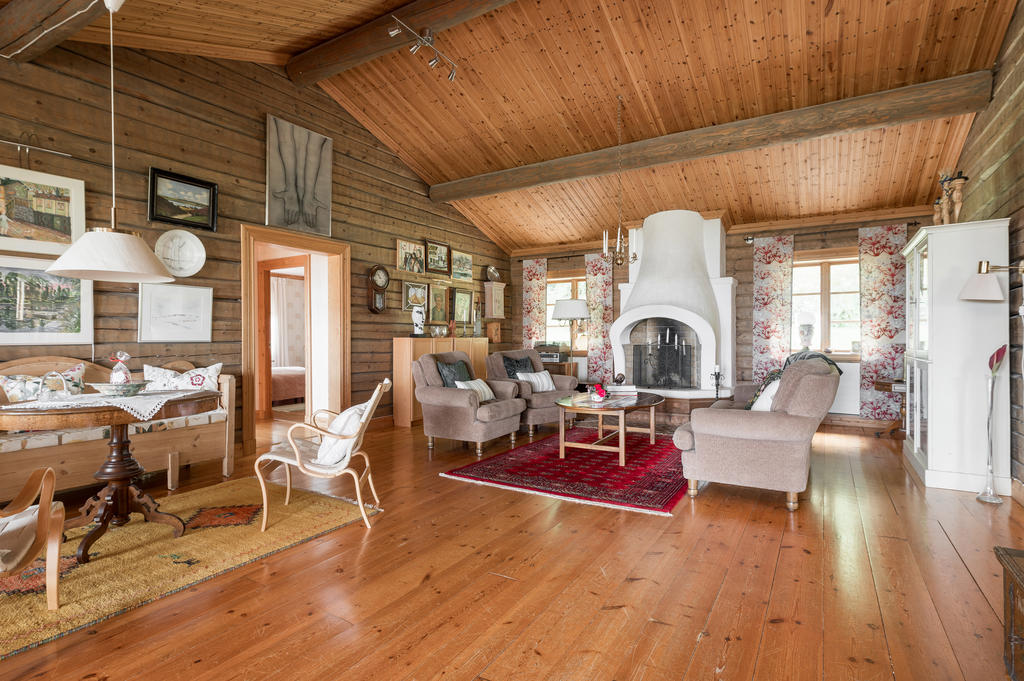 Husets hjärta! Det rymliga sällskapsrummet