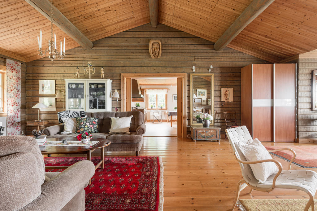 Sällskapsrum mot kök