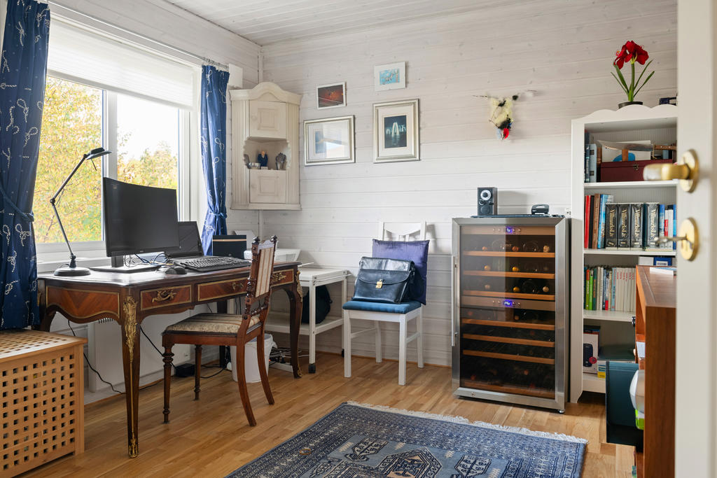 Nuvarande kontor men perfekt som sovrum!