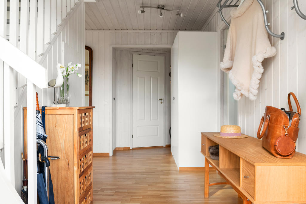 Trappor i hallen till andra våning!