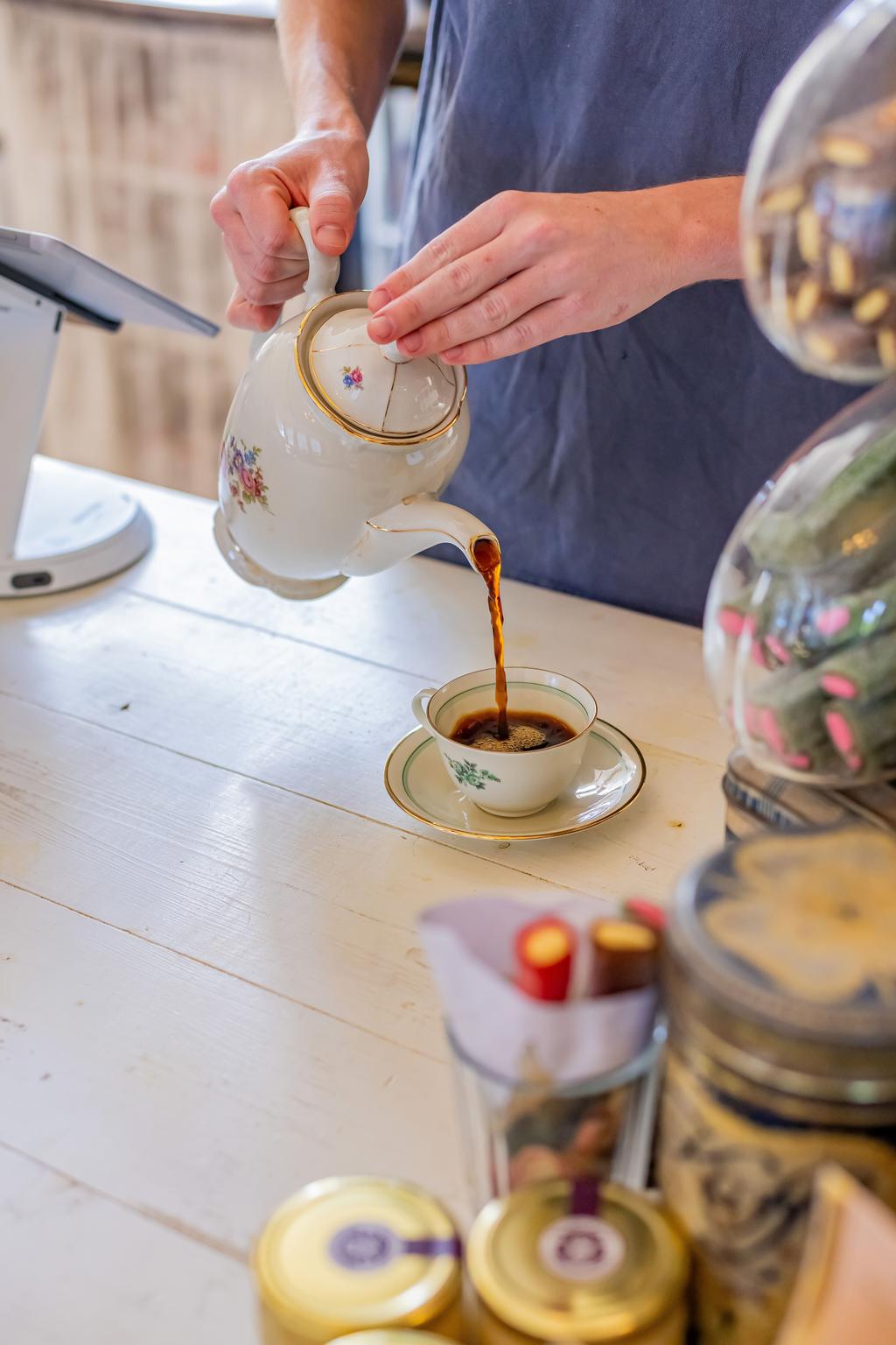 Välkommen att avnjuta en fräsch kopp kaffe i lantlig miljö