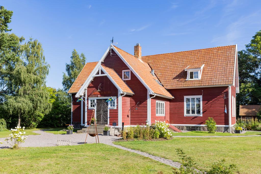 Bygdens gamla skolhus har tagits väl om hand