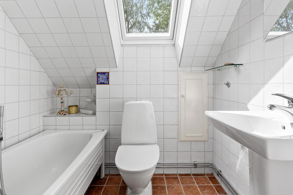 Helkaklat badrum övre plan 