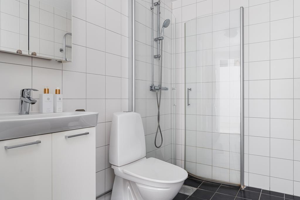 Badrummet är både rymligt och praktiskt 