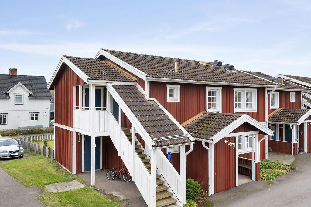 Hörnlägenhet, egen ingång
