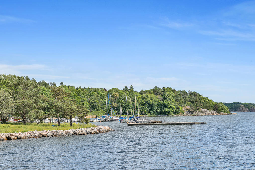 Skärgårdskänsla i sjönära Dalénum på Lidingö
