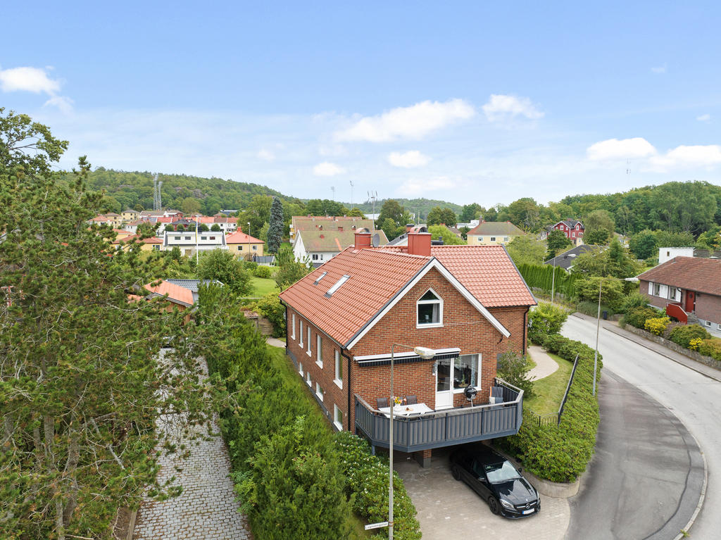 Ett stort hus ett stenkast från centrum 