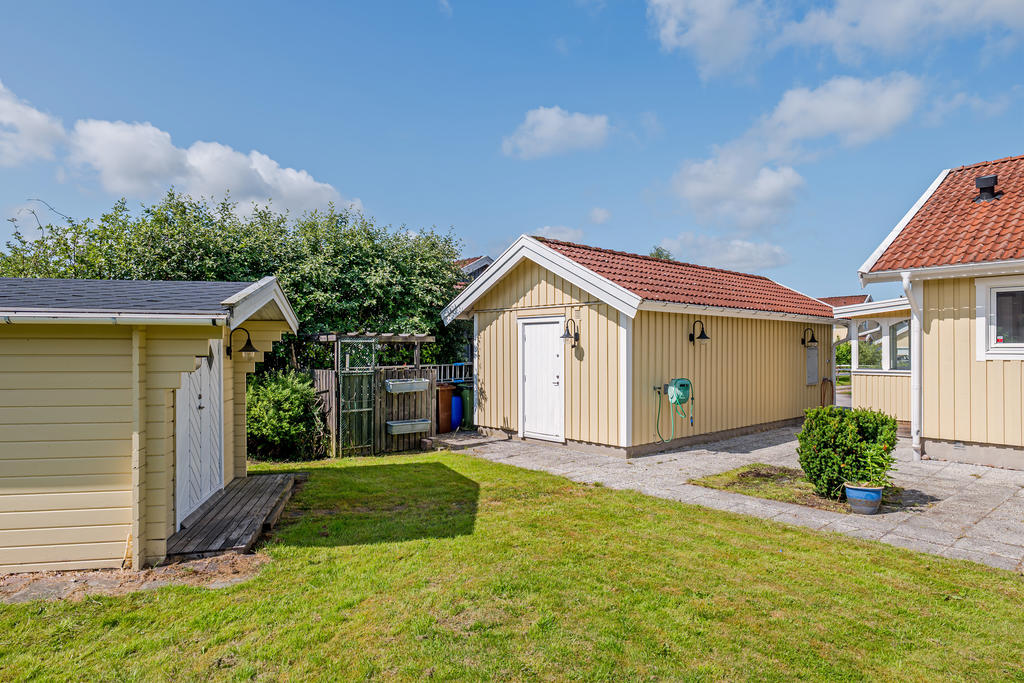 Förråd/garage och friggebod