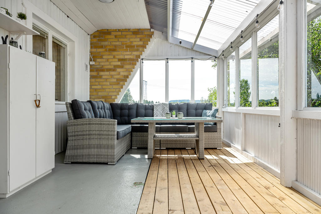 Välkomnande farstuveranda