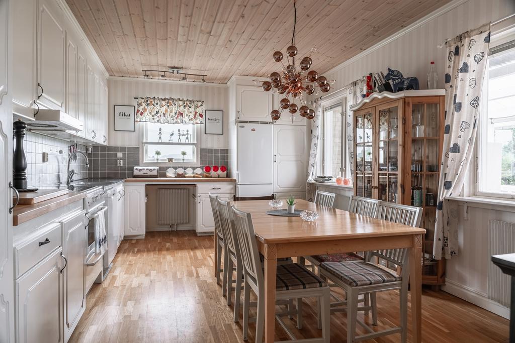Köket finns direkt till vänster från entrén