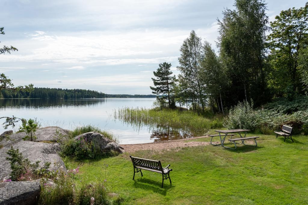 Gemensam badplats ca 350m från bostaden