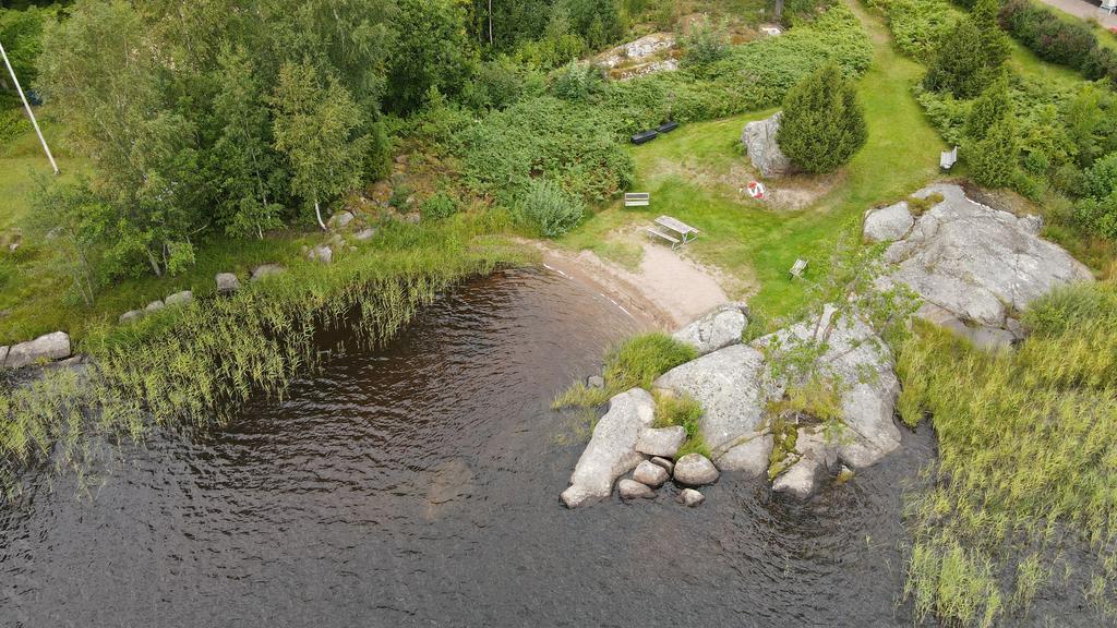 Gemensam badplats ca 350m från bostaden