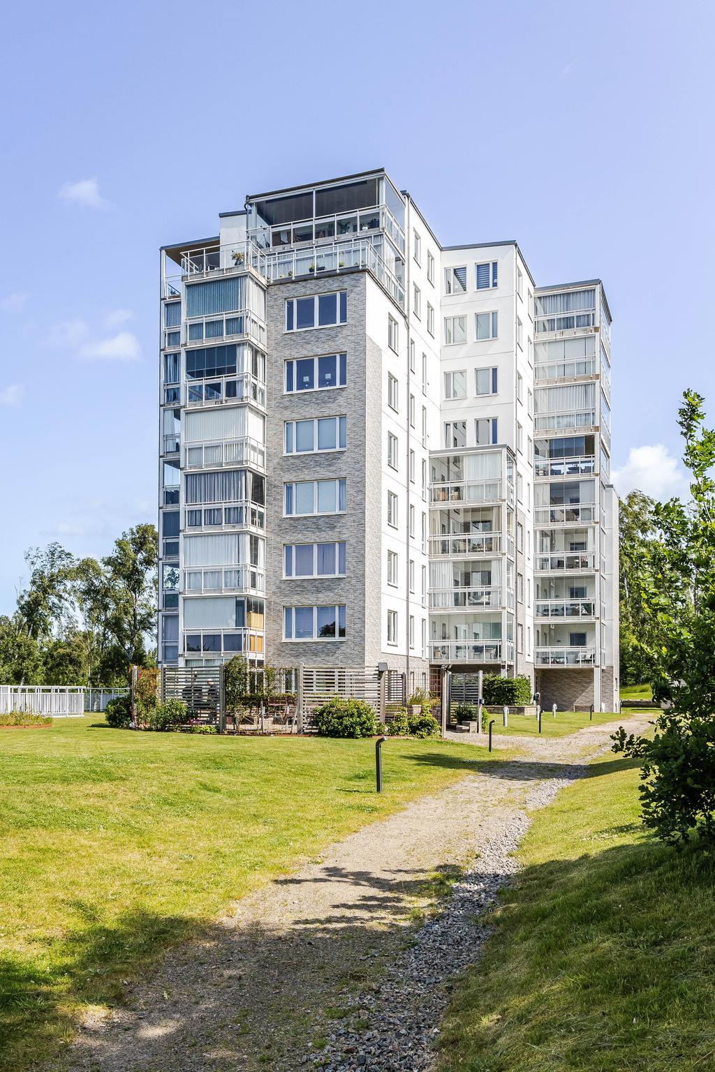 Är ni intresserade av Kornettvägen 28? Tveka då inte på att höra av er så berättar jag mer 