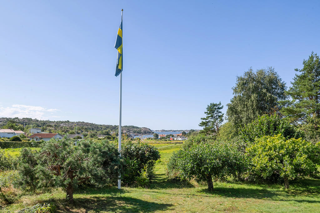 Stig ner mot båthamnen.