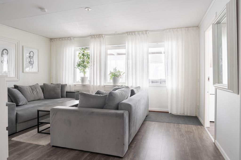 Utgång till inglasad altan fr vardagsrummet