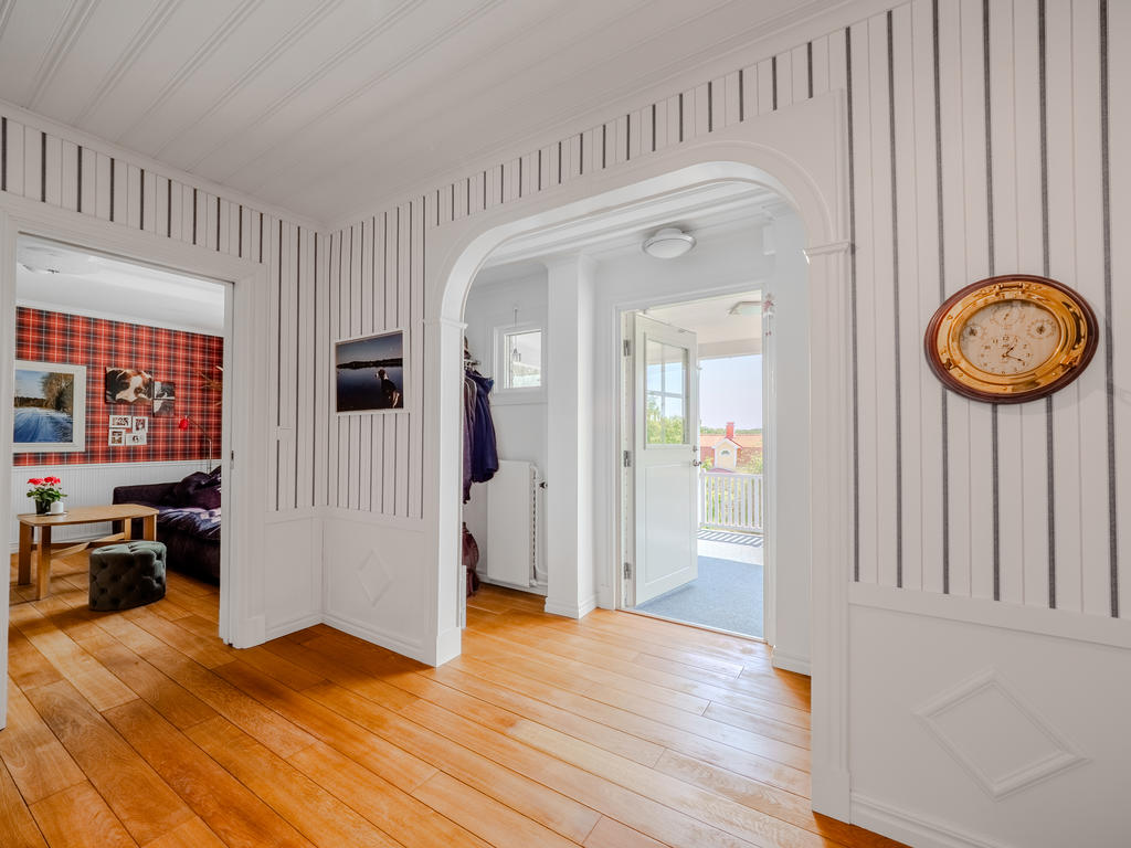 Hall mot sjösidan