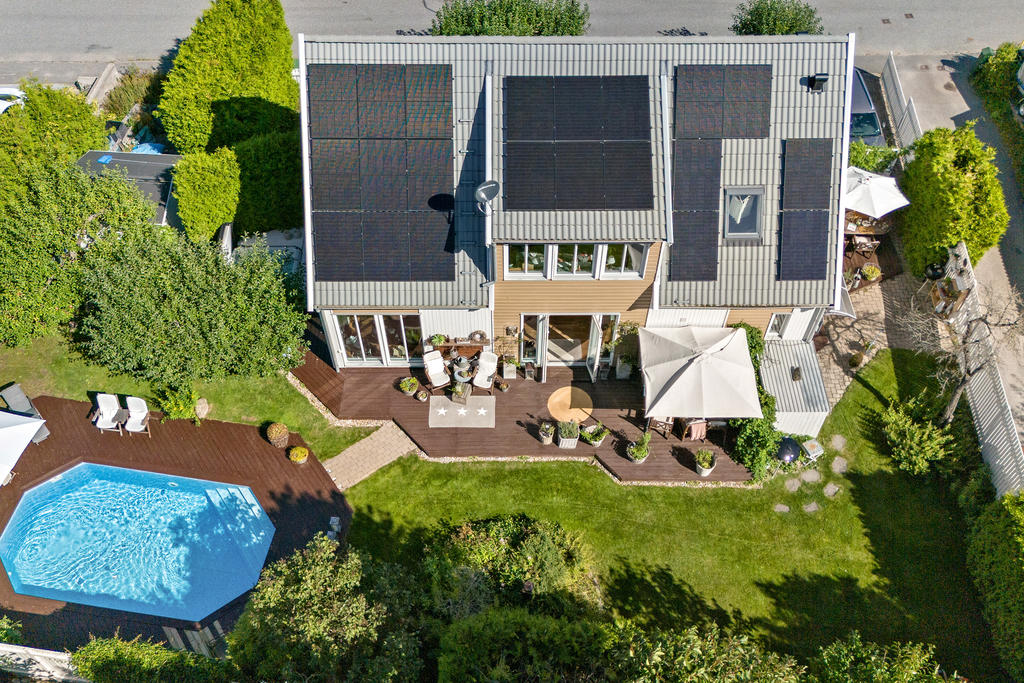Solceller finns på plats för bättre ekonomi