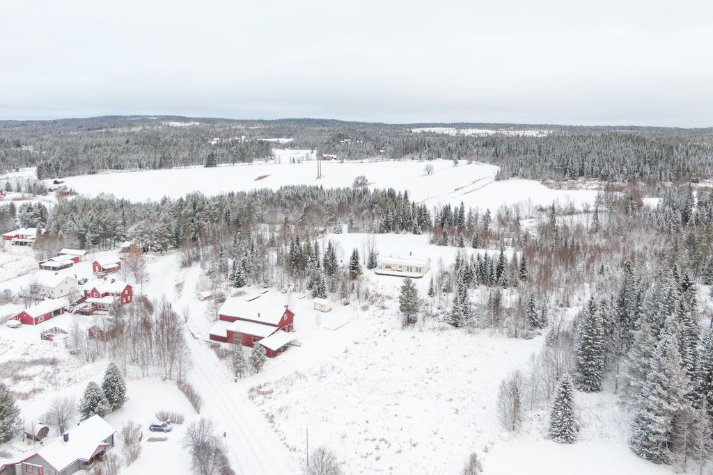 11 hektar mark med jaktmöjligheter.