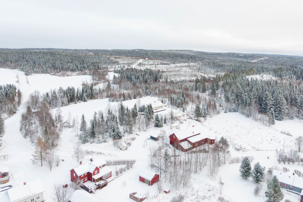 11 hektar mark med jaktmöjligheter.