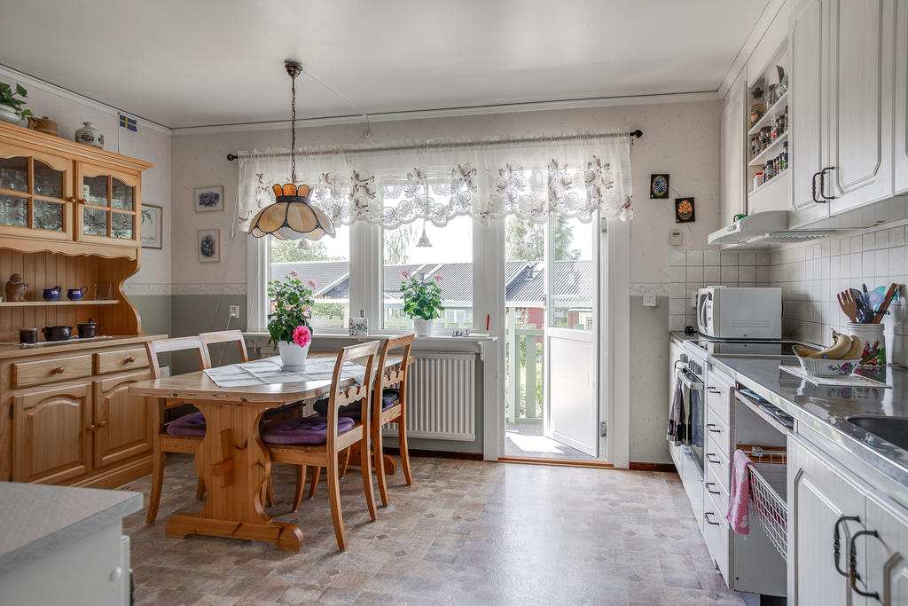 Kök med utgång till balkong
