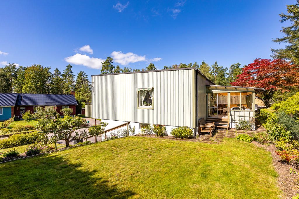 Övre etaget av trädgården