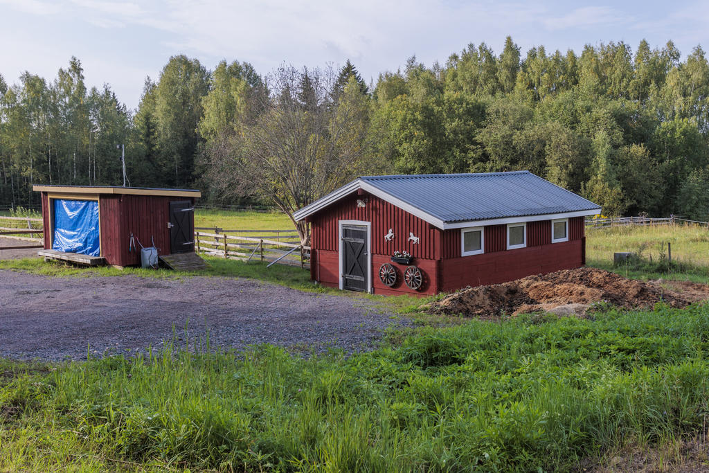 Stall med 3 boxar för häst/ponny