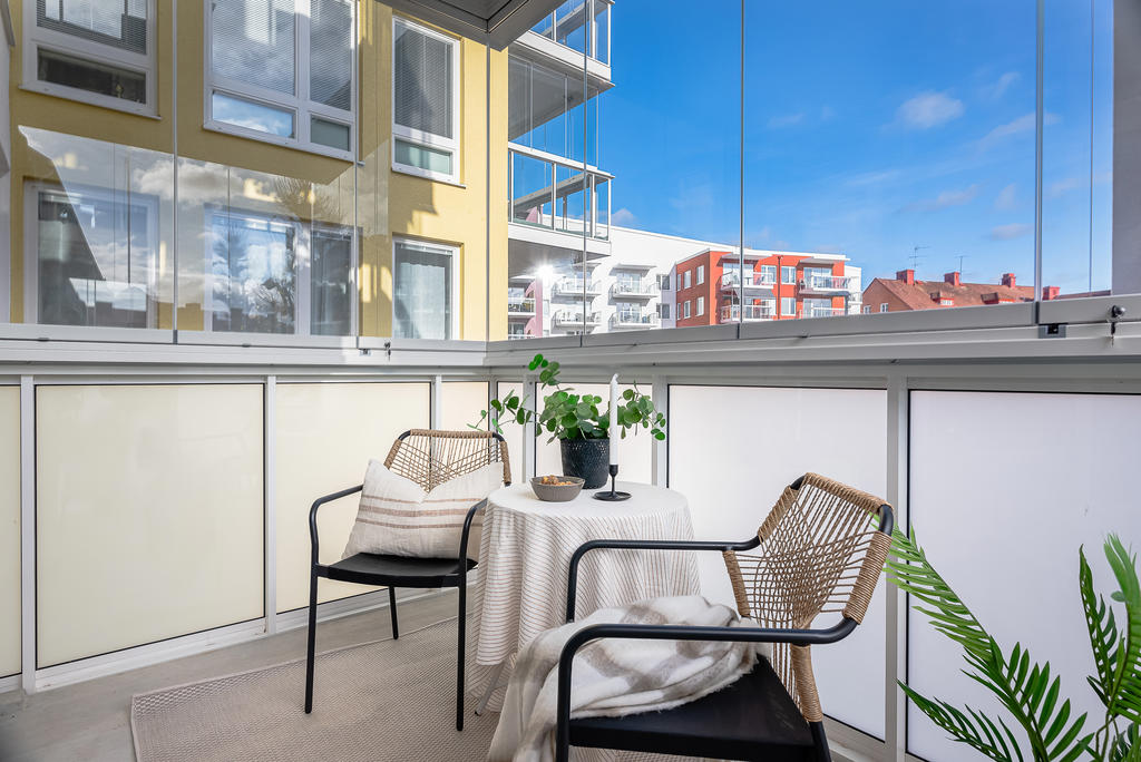 Inglasad balkong mot innergården