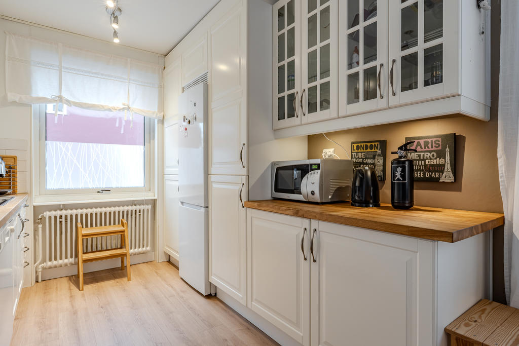 Arbetsytor på båda sidor i köket