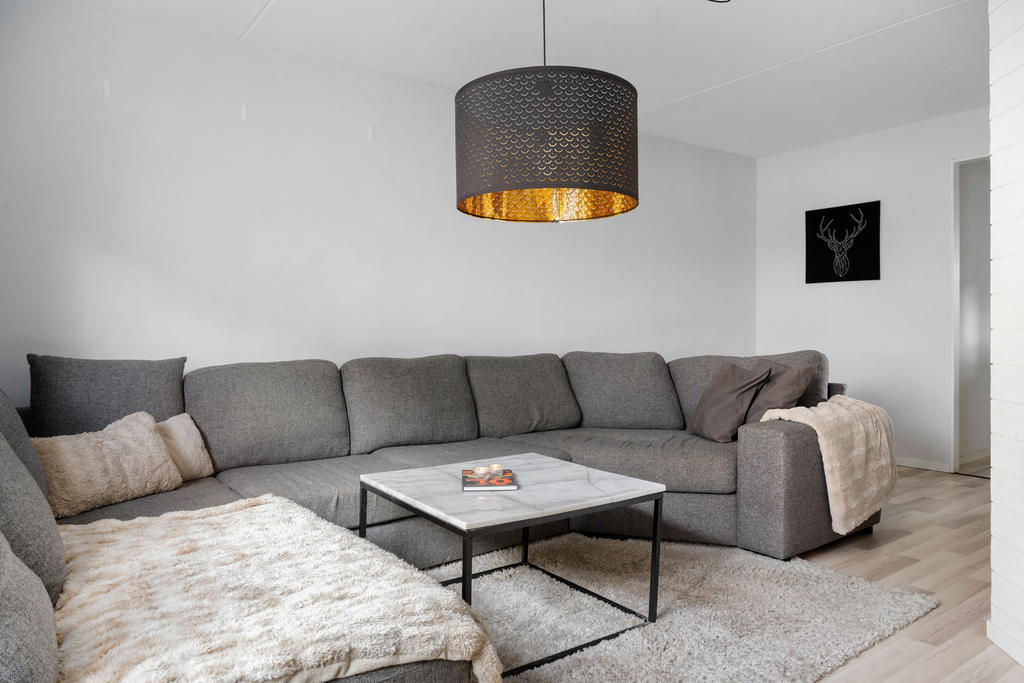 Intill soffan får det även plats en skrivbordshörna eller byrå