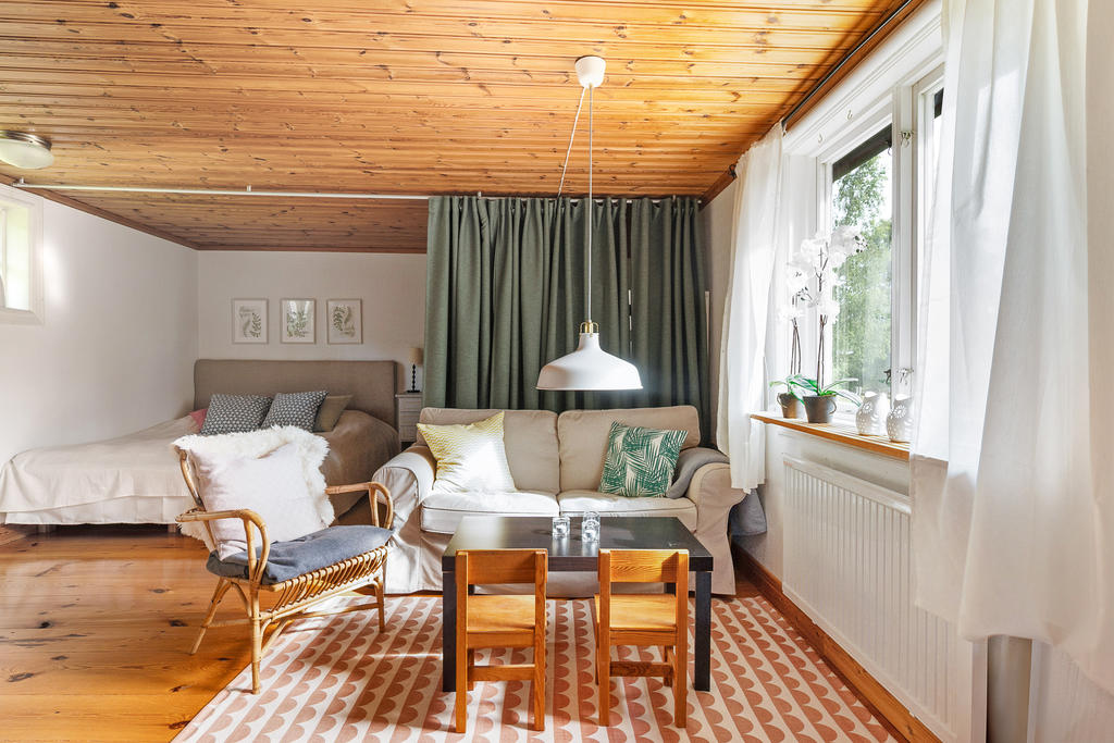 Kombinerat allrum och sovrum i Gästhus 2, totalt 4 bäddar