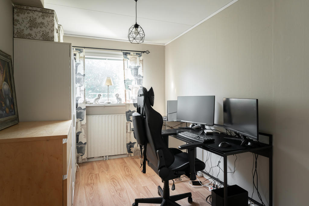 Kontor med bra förvaring. 