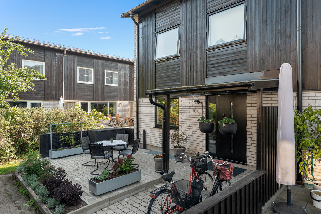 Radhuset har gavelläge.