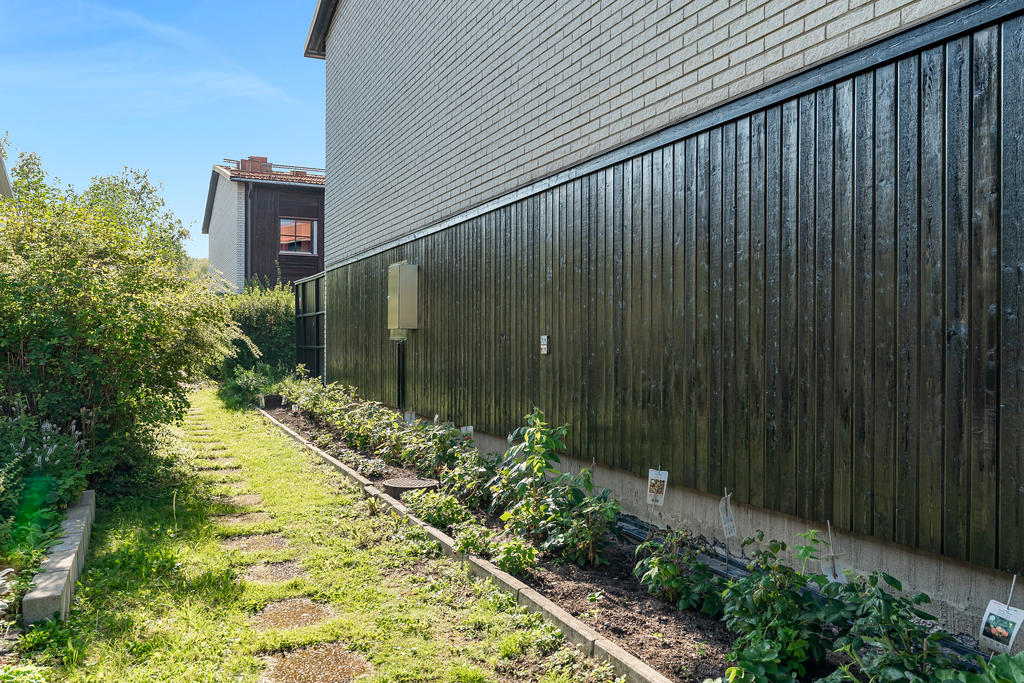 Plats för odling längs kortsidan av huset.